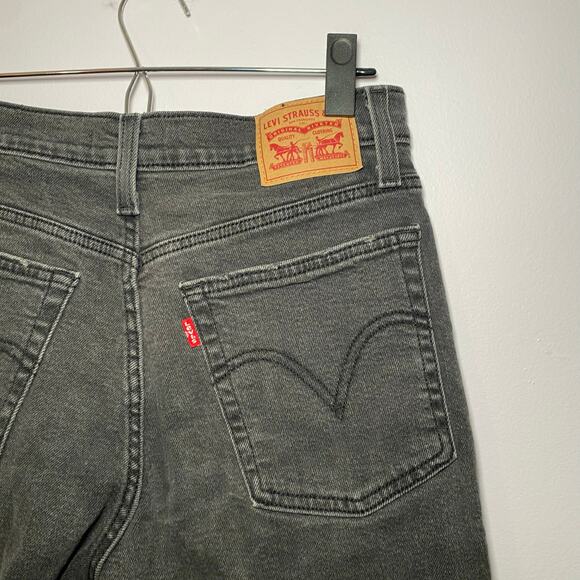 Levi's Wedgie Straight Jeans Black Gray Distressed Button Fly Women size 29 x 28 - Picture 9 of 14